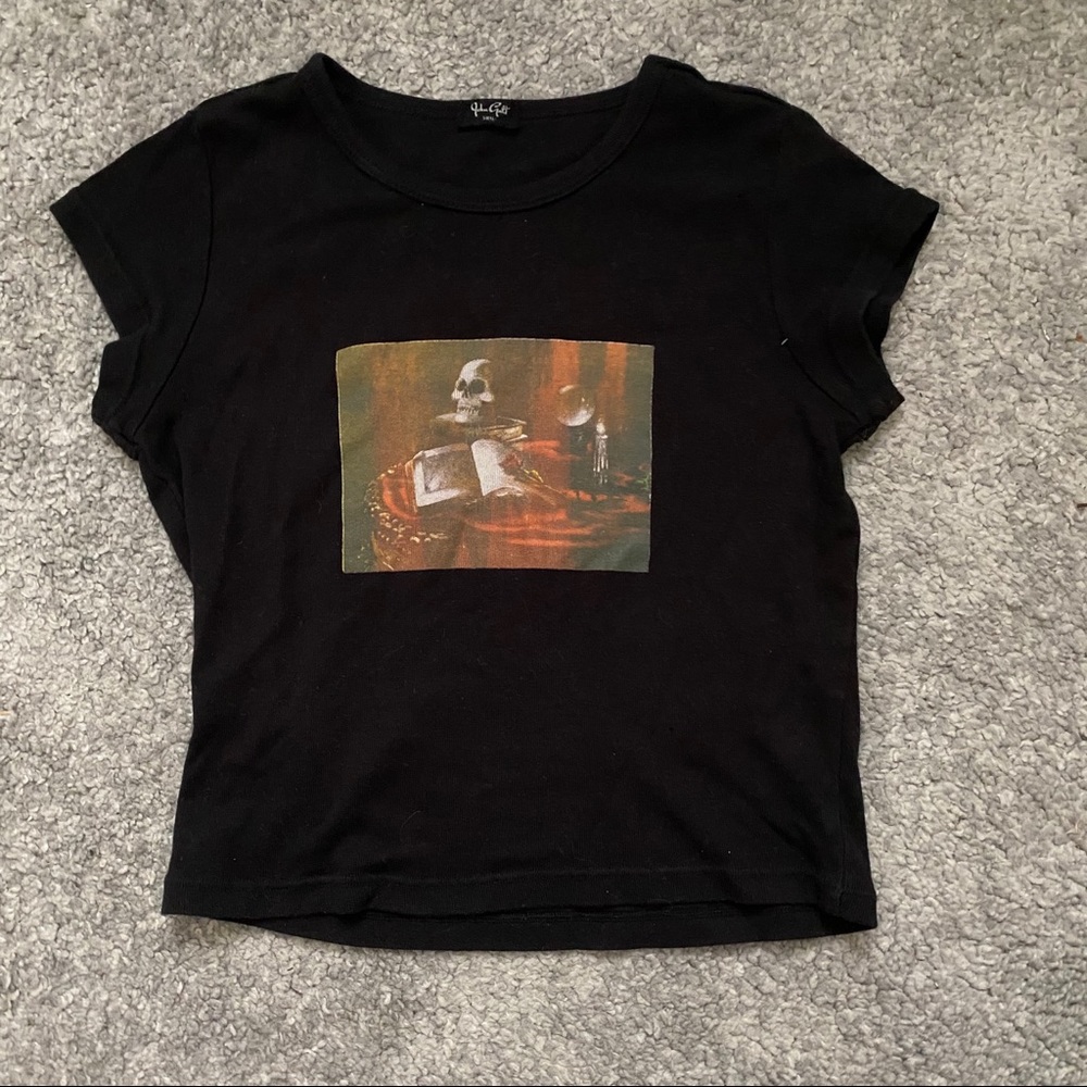 Cropped graphic tee